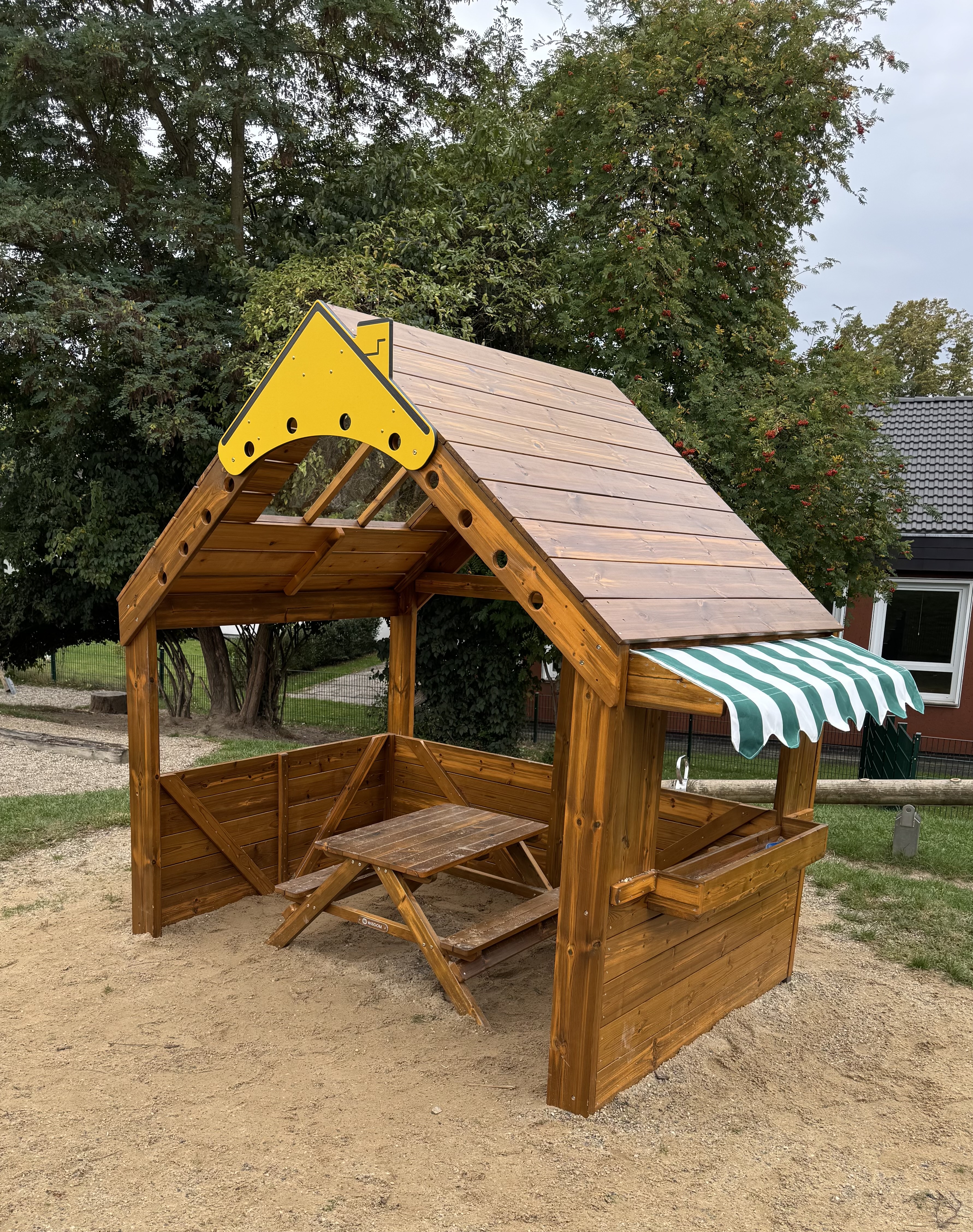 Gartenspielhäuschen5