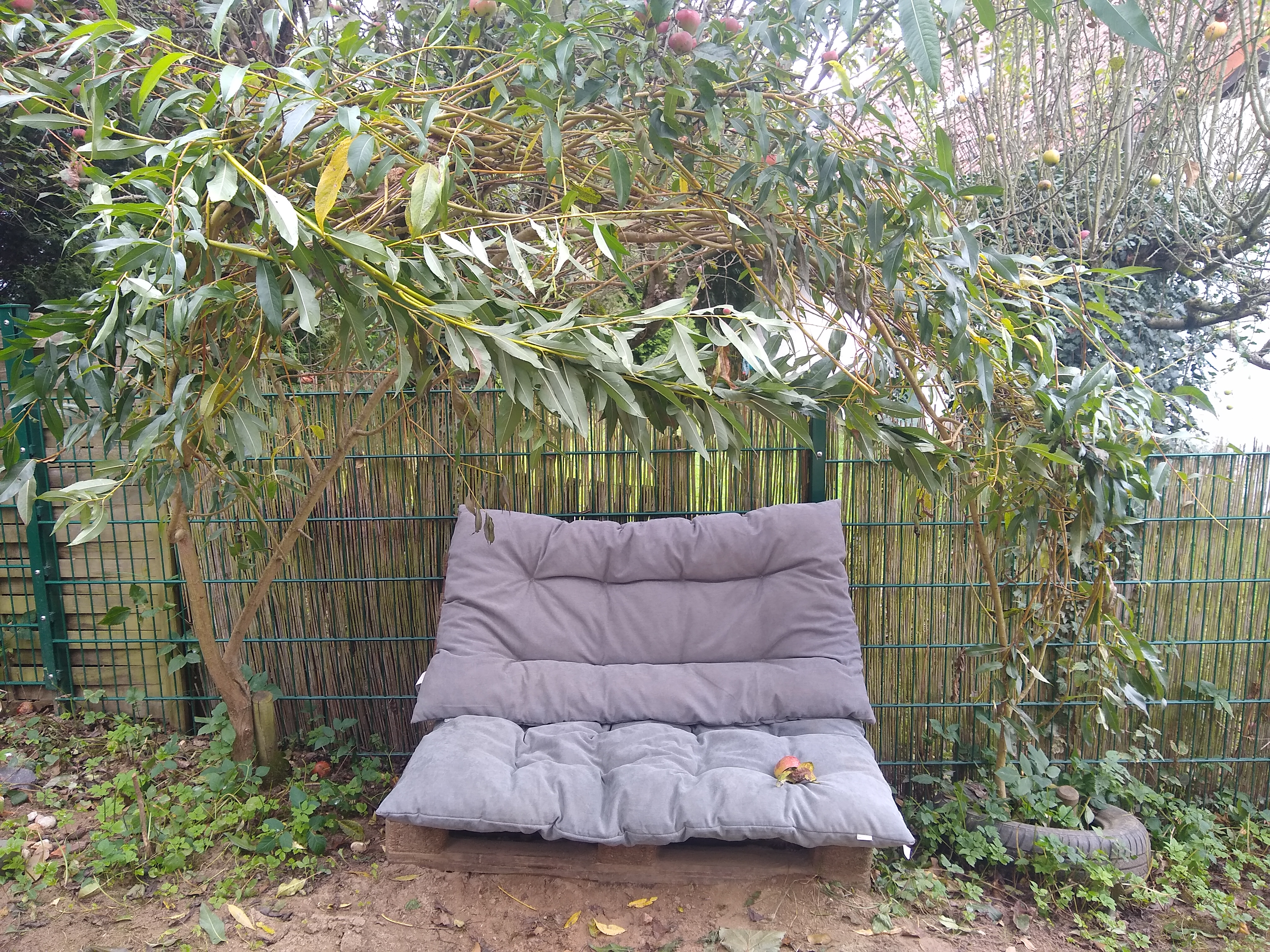 Eulenspiegel Sofa im Grünen