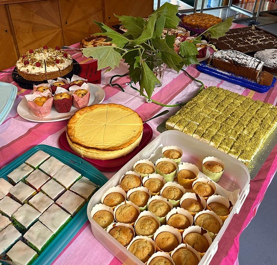 Foto von einem bunten Buffet mit leckeren Speisen